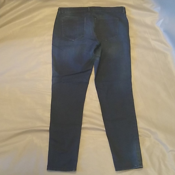 3/$15 H&M dark wash stretch tapered leg jeans - Picture 2 of 6